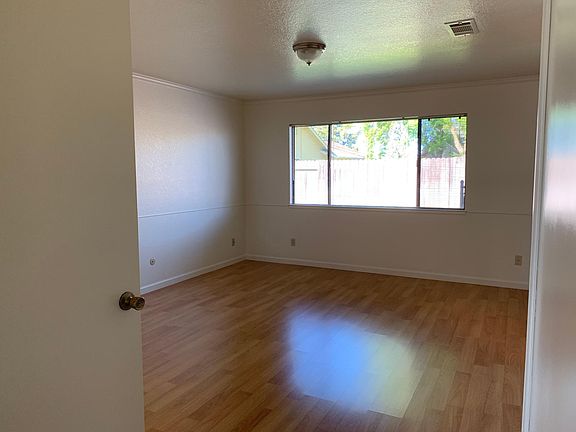 5th image of 1701 Burgundy Dr