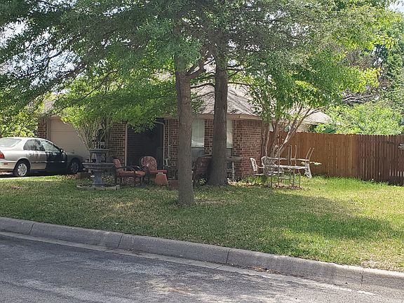 3rd image of 209 N Bugle Dr