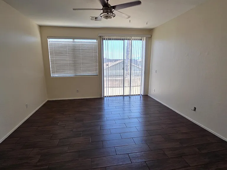 2709 W Redwood Ln — Photo 23