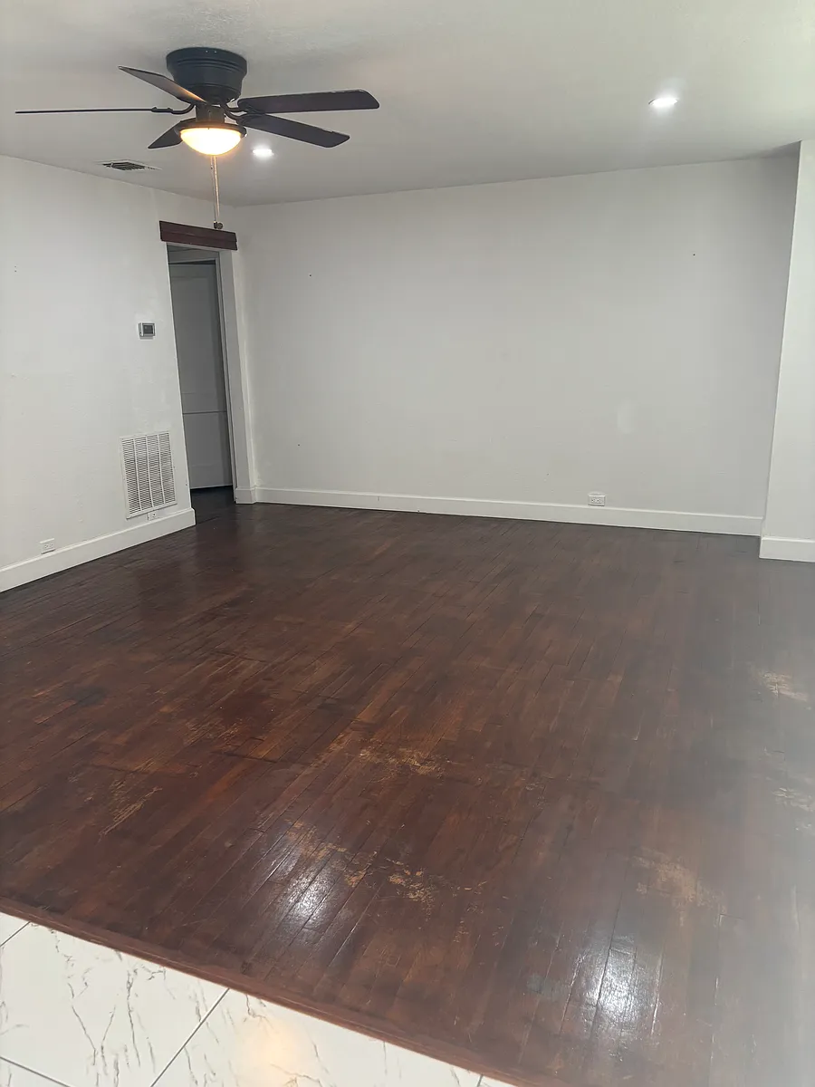 Building Photo - 547 Marquette Dr