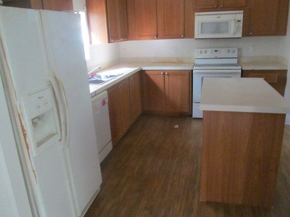 5th image of 305 Pine Forest Dr