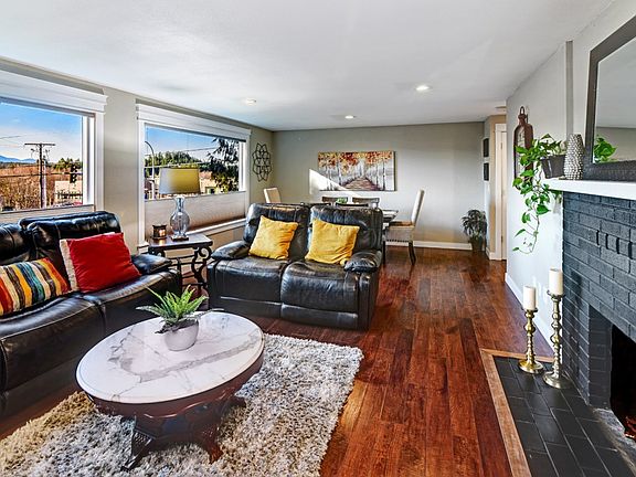5th image of 19166 10th Ave NE