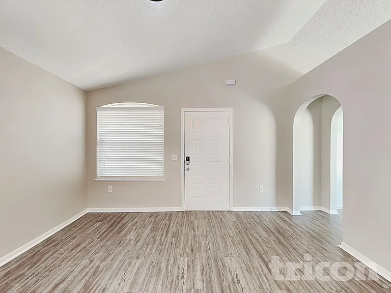 353 Comfort Dr — Photo 3