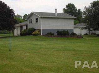 912 N Quarry Rd, Trivoli, IL 61569