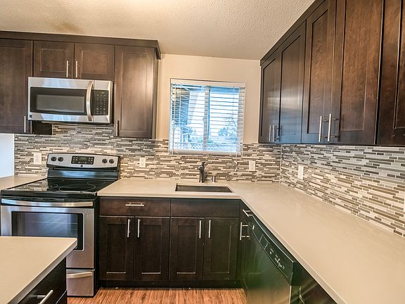 3rd image of 605 22nd St SE