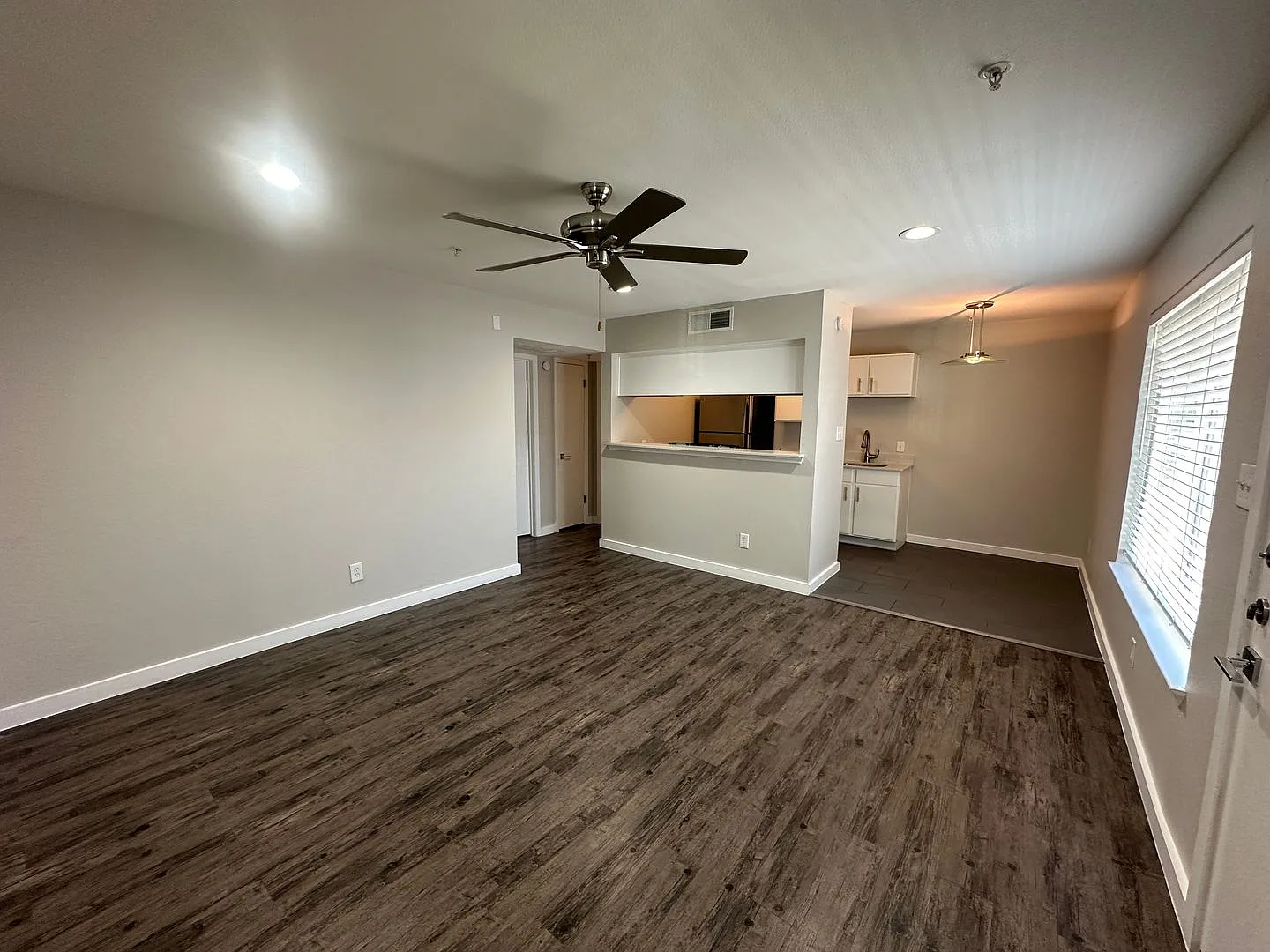 Lakewood Gardens - 5408 Reiger Ave — Photo 3
