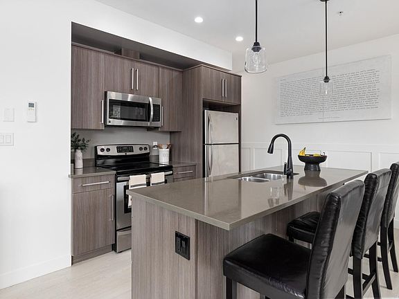 4th image of 15 Canada Ave #206