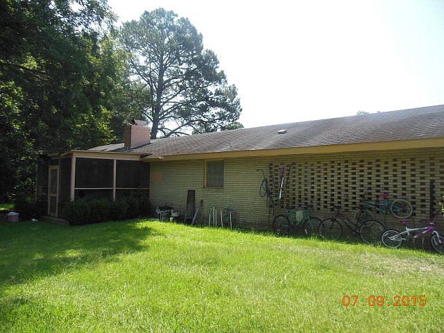 2nd image of 1504 S Bobby Dr