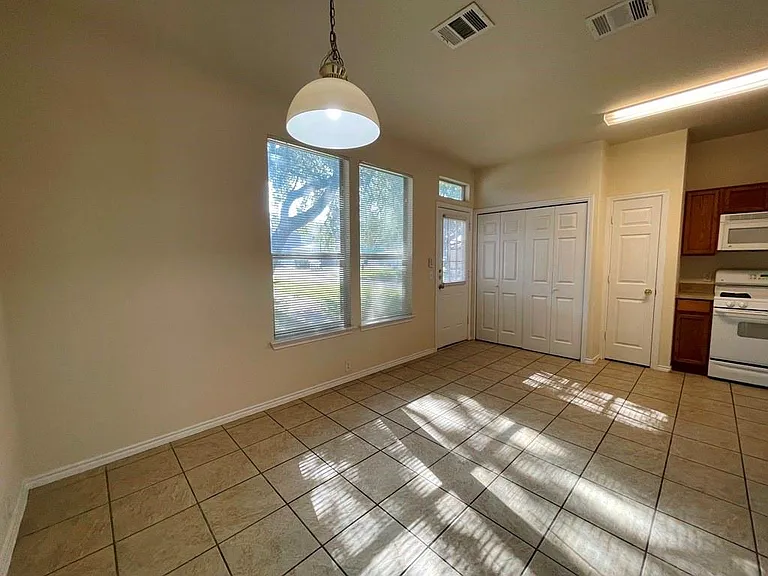 251 Utterback #B — Photo 11