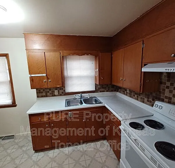643 SW Oakley Ave — Photo 6
