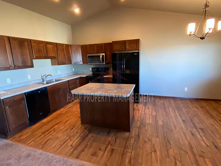 3210 E 3rd St — Photo 19