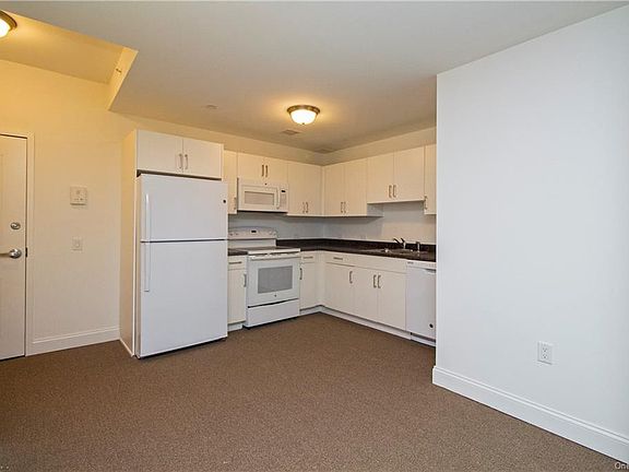 4th image of 10 Byron Pl Unit 416
