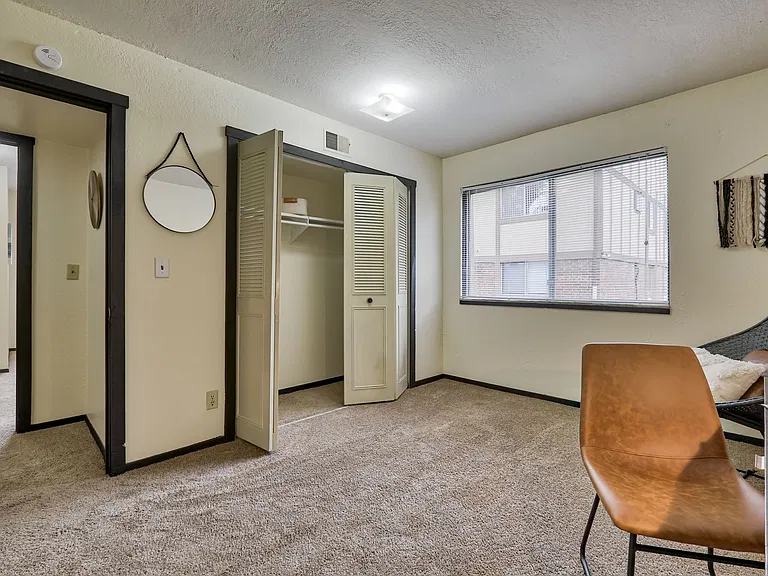 Nottingham Place Apartments — Photo 18