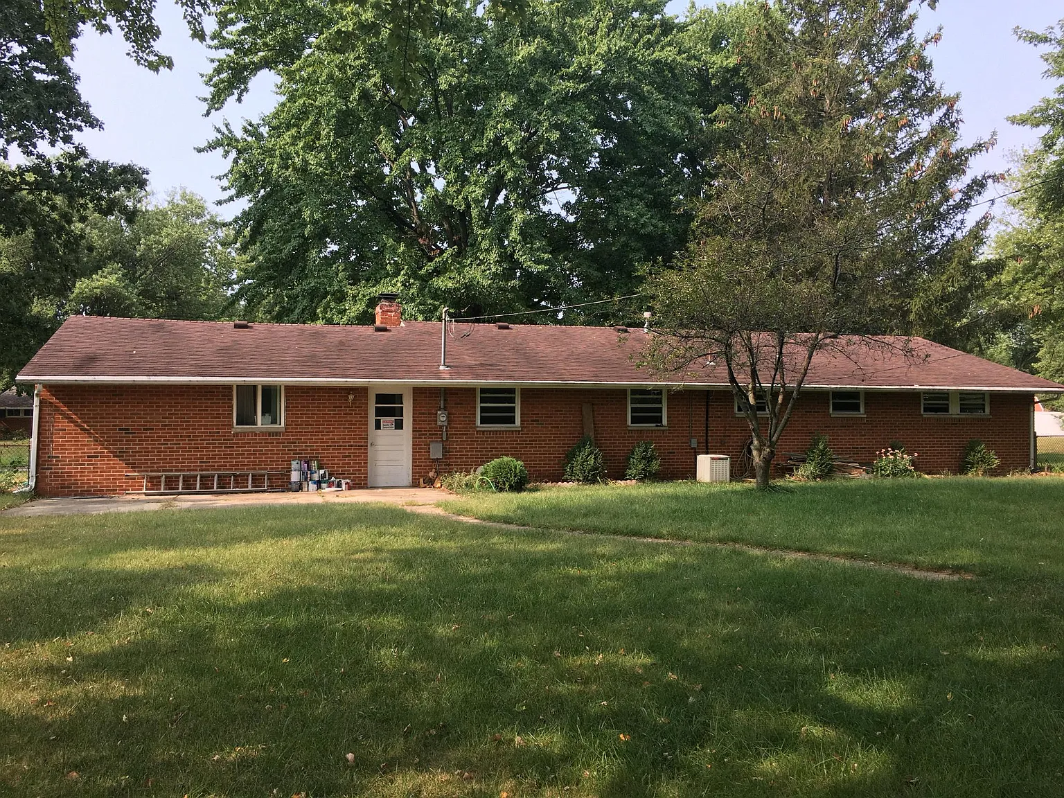 3 bed, 1400 sqft, $2,050 — Photo 2