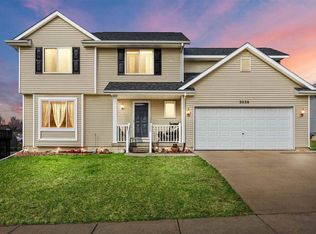 2026 25th St SW, Cedar Rapids, IA 52404