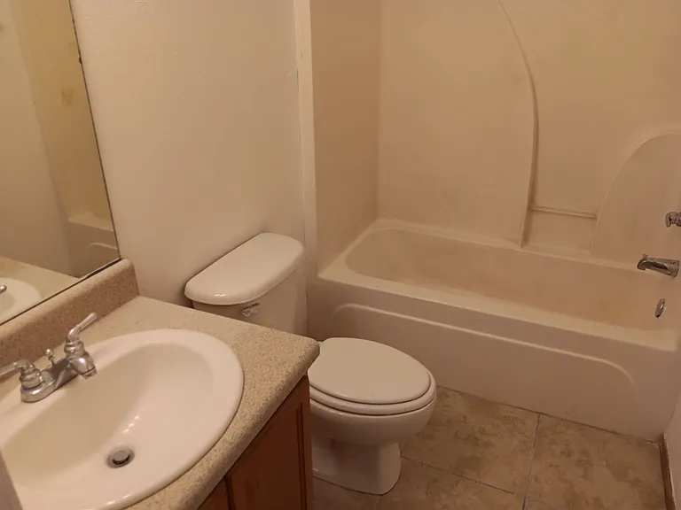 304 & 306 E Asher Ct #306 — Photo 7