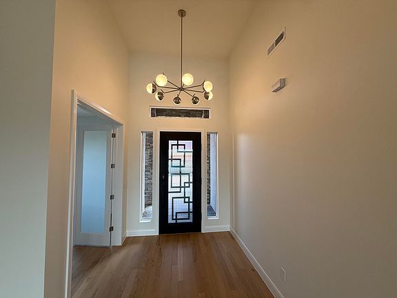 4th image of 575 W 80 S