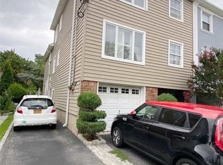 1536 208th St, Flushing, NY 11360