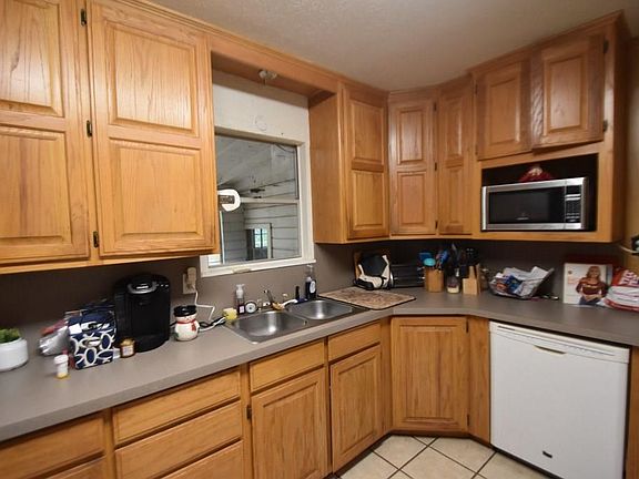4th image of 1531 W Groesbeck St