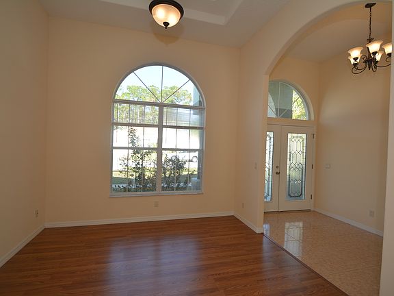 5th image of 25 Essington Ln