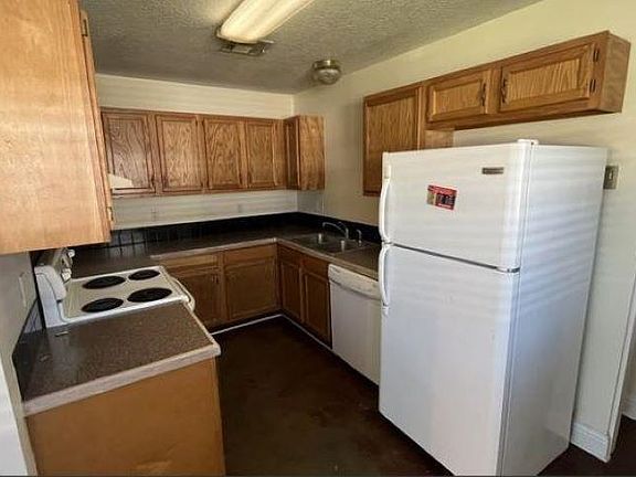 3rd image of 1018 Link Rd