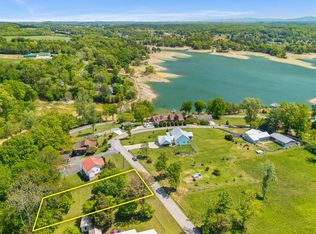 720 Garrett Rd, Dandridge, TN 37725