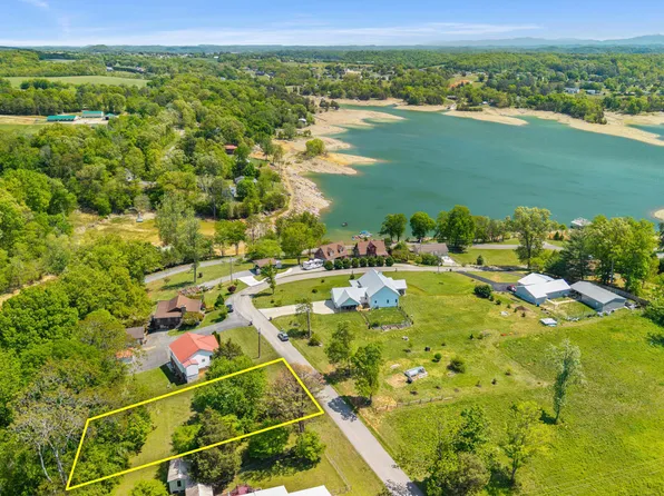 720 Garrett Rd, Dandridge, TN 37725