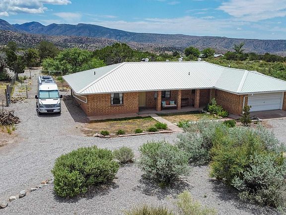 3rd image of 18 Burro Flats Ln