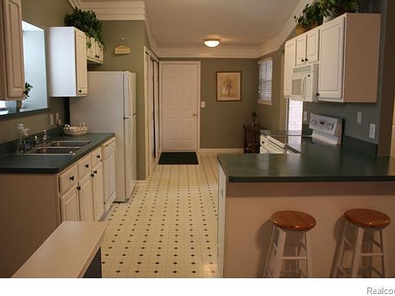 5th image of 3066 Harbor Ct #1