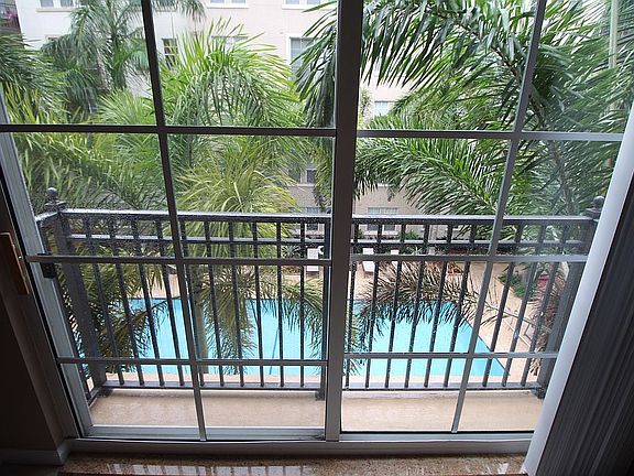 2nd image of 533 NE 3rd Ave APT 337