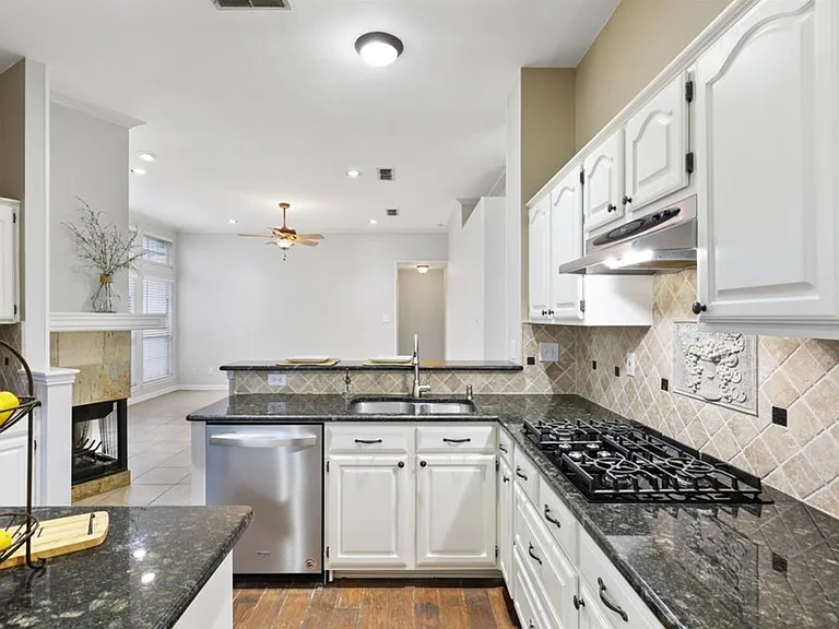 4500 Portrait Ln — Photo 5