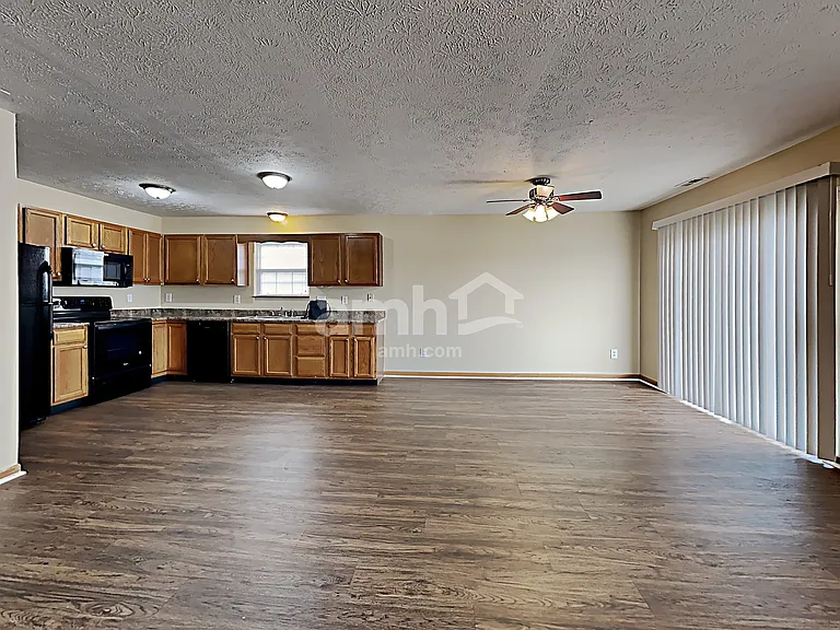 8255 Captain Dr — Photo 5