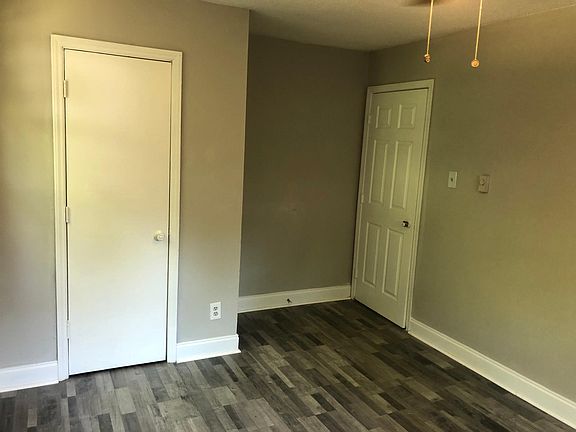 5th image of 1411 N Hyde Park Ave