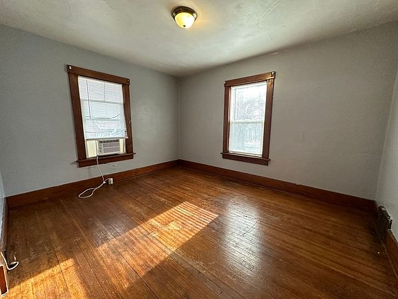 5th image of 915 5th Ave N #2