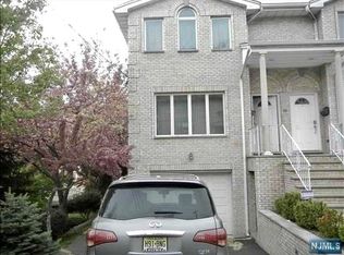 441 7th St, Palisades Park, NJ