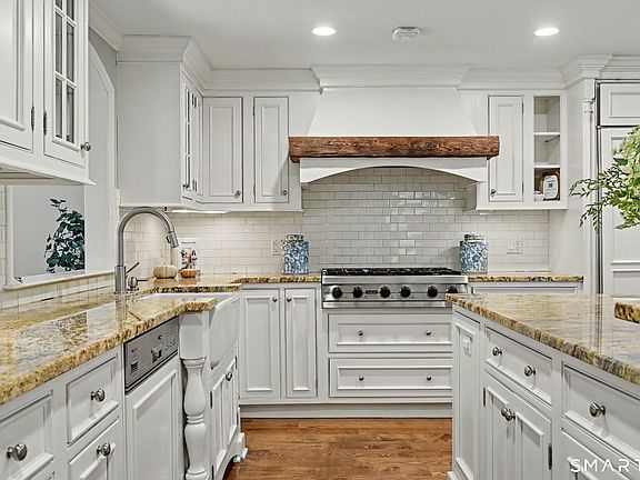 4th image of 11 Greenbriar Lane