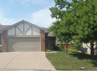6416 SW Castle Ln, Topeka, KS 66614