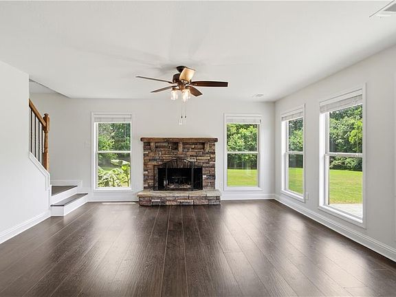 3rd image of 454 Woodbriar Dr