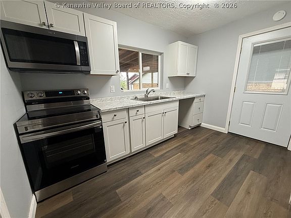 4th image of 833 Allview Dr