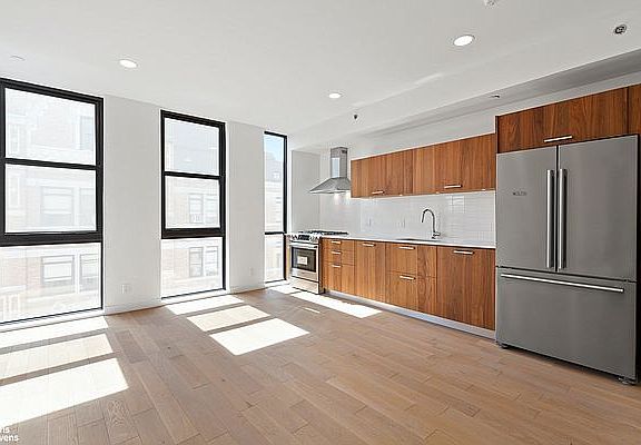 3rd image of 57 E 130th St #4