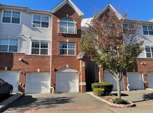 49 Lee Ct, Jersey City, NJ 07305