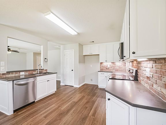 5th image of 4719 Redbud Place Lane