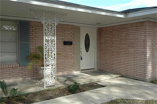 1st image of 904 Rosewood Dr
