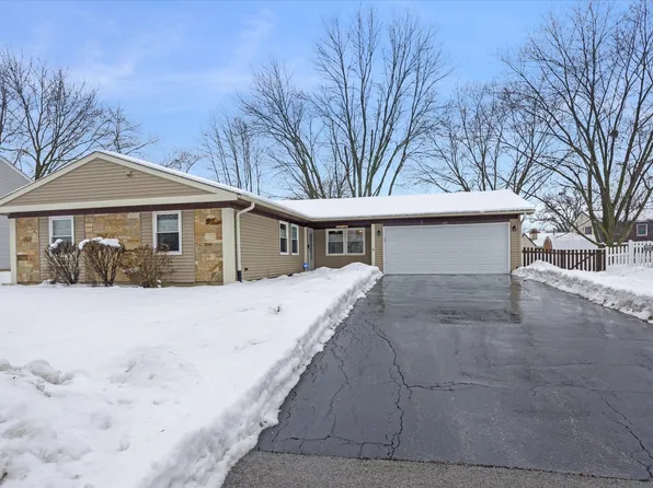102 Paxton Ln, Schaumburg, IL 60194