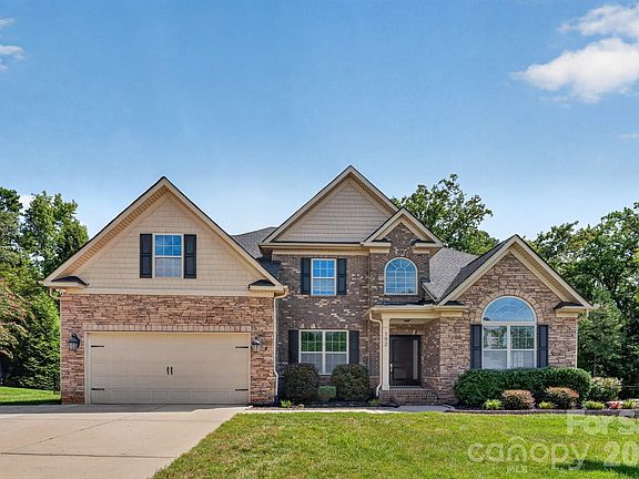 2nd image of 152 Kentmere Ln
