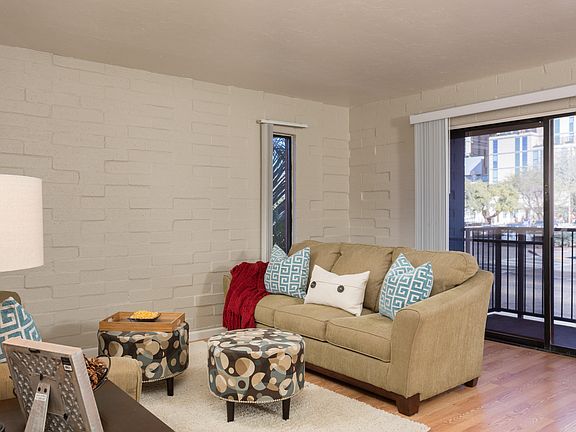 3rd image of 931 N Euclid Ave #133