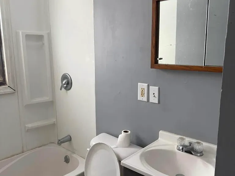 1712 Spring Ave NE — Photo 6