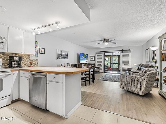 5th image of 65 Village Dr Unit 65