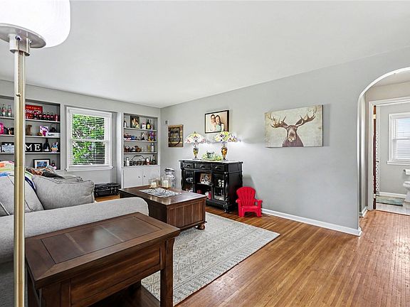 4th image of 30 Idyllwood Ln