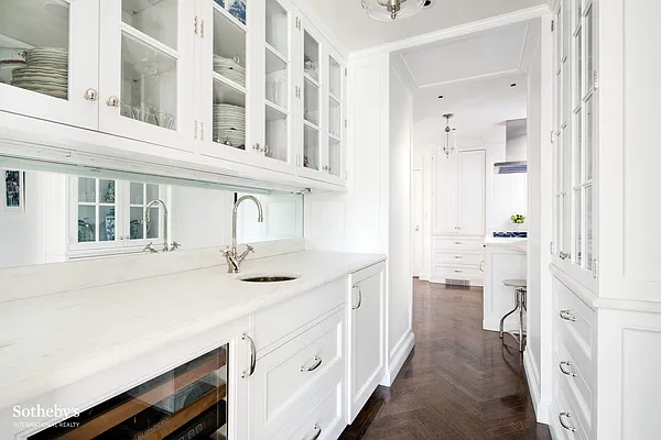 Sold by Sotheby's International Realty | media 7